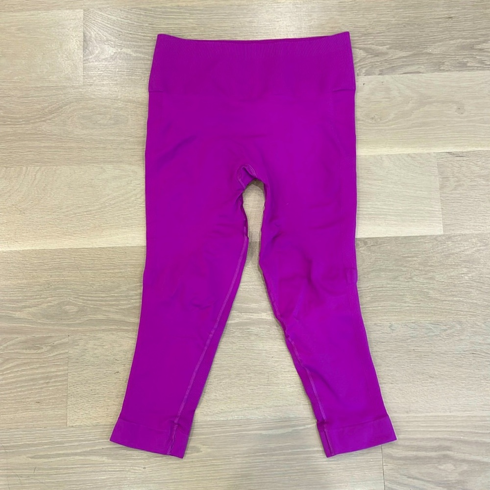 Like new size 12 cropped Lululemon leggings